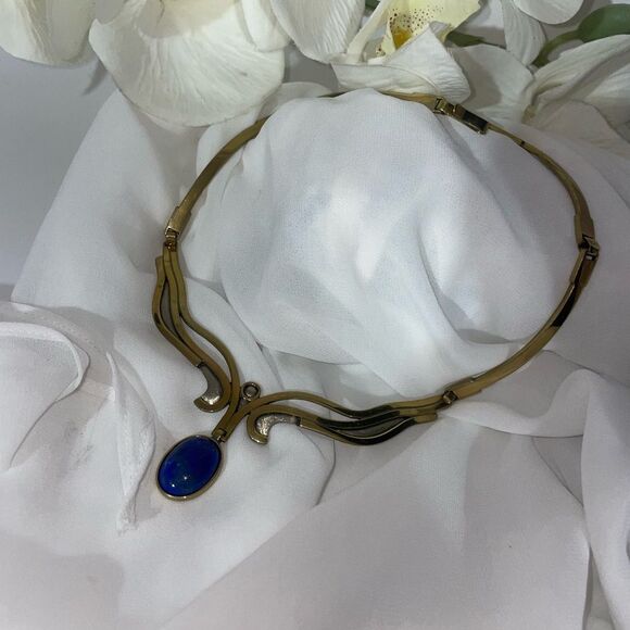 Elegant Hecho A Mano Gold Necklace with beautiful dark Blue Lapis Pendant - Picture 11 of 13
